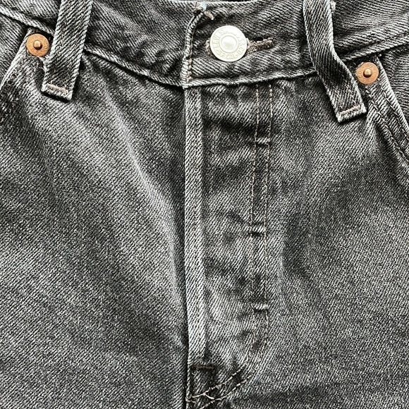 Sz27 Levi’s 501 button fly distressed cutoff denim shorts in faded black. EUC - Picture 10 of 16